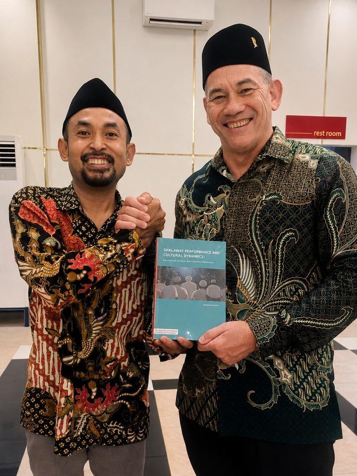 Pendiri KLI bersama Konsul Jenderal Australia di Surabaya, Glen Askew